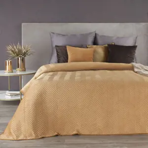Produkt Hnědý sametový přehoz na postel s geometrickým prošíváním