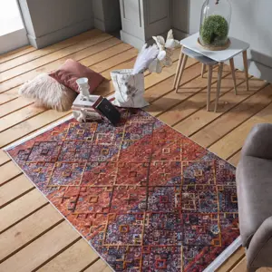 Produkt Barevný kvalitní koberec s třásněmi v boho stylu