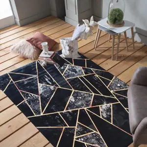 Produkt Čierny koberec so zaujímavými detailmi