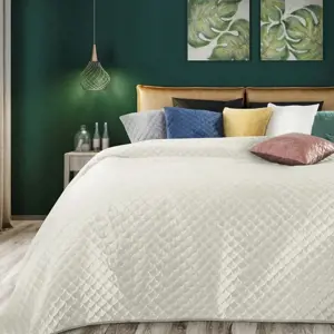 Produkt Krásný smetanově krémový oboustranný přehoz na postel s prošíváním