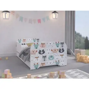 Moderní dětská postel 140 x 70 cm s lesními zvířátky