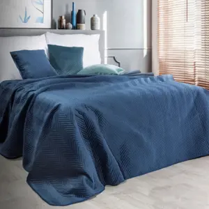 Produkt Oboustranný prošívaný přehoz na postel v tmavě modré barvě