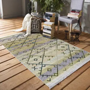 Produkt Originální zelený koberec v etno stylu s barevným vzorem