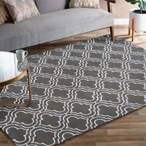 Produkt Skandinávský koberec v šedé barvě s bílým vzorem